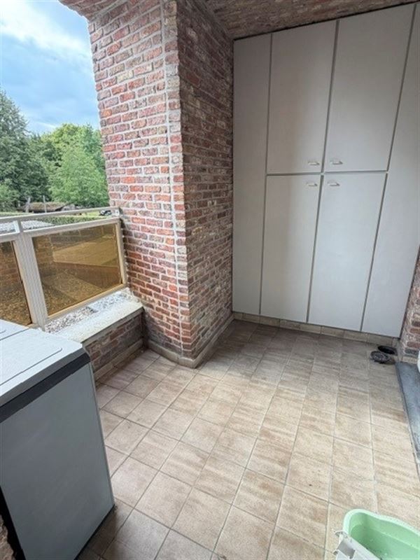 Lichtrijk appartement met terras en garagebox op een uitstekende locatie