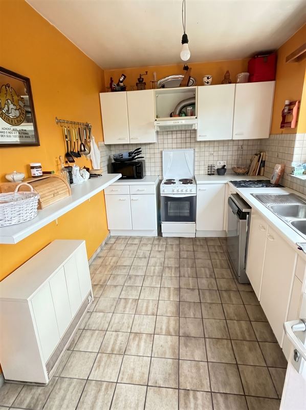 Lichtrijk appartement met terras en garagebox op een uitstekende locatie