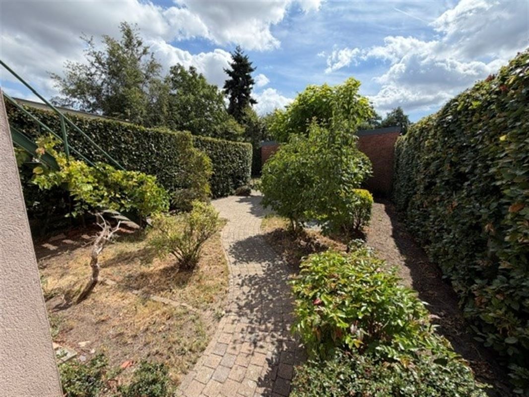 Zeer tof gelijkvloersappartement met tuin en garagebox