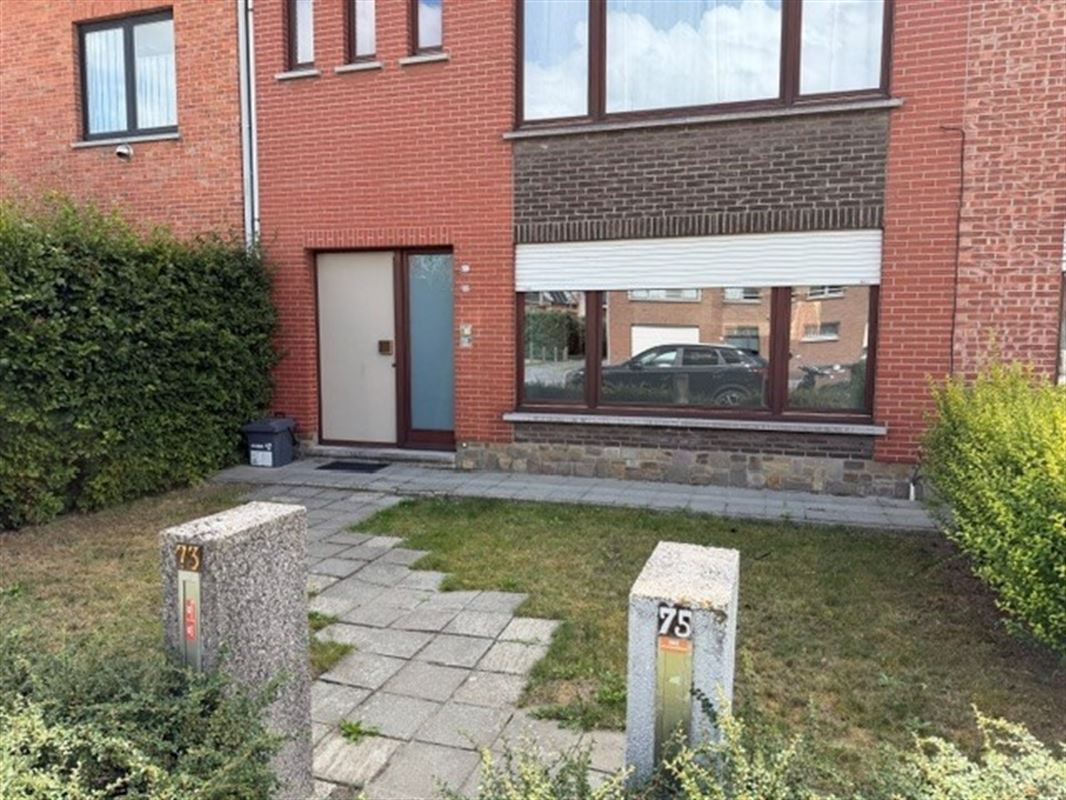 Zeer tof gelijkvloersappartement met tuin en garagebox