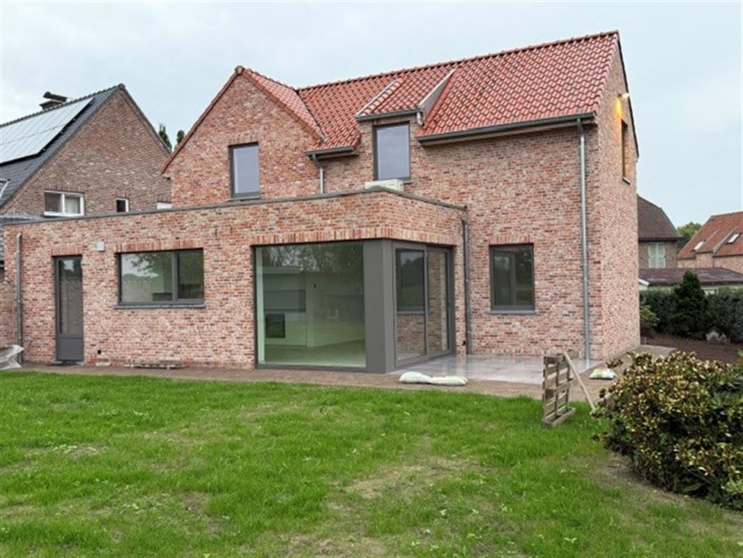 Nieuwbouw met grote tuin en terras. Rustige Ligging