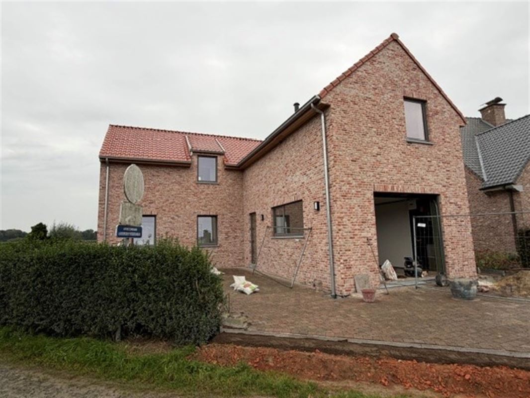 Nieuwbouw met grote tuin en terras. Rustige Ligging
