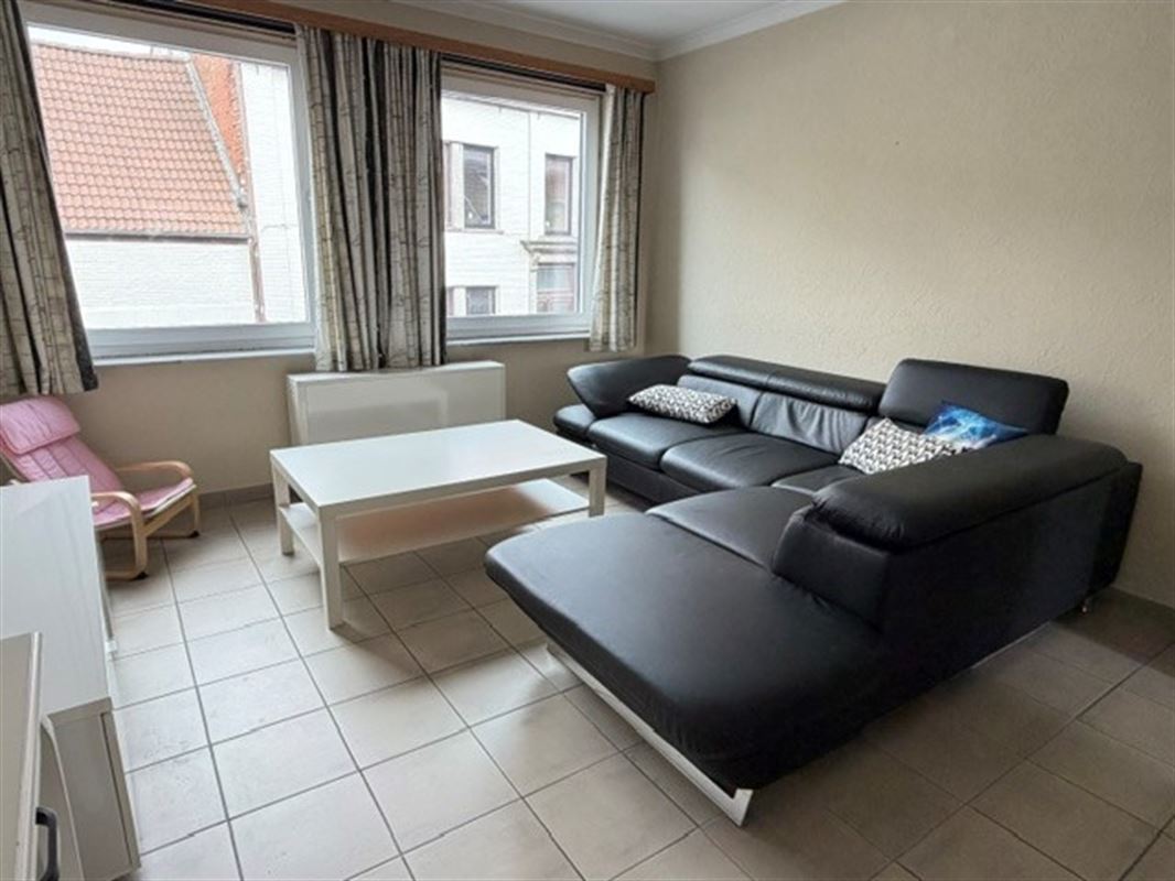 Lichtrijk appartement met terras en garagebox op een uitstekende locatie