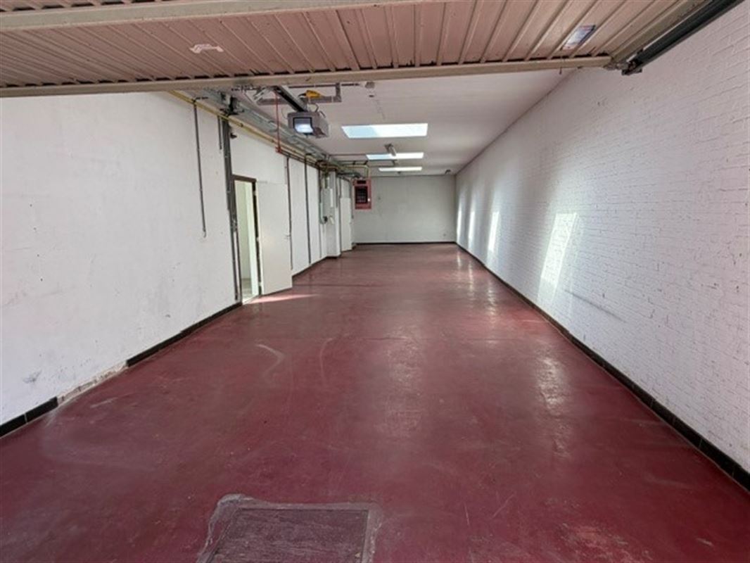 Magazijn met burelen