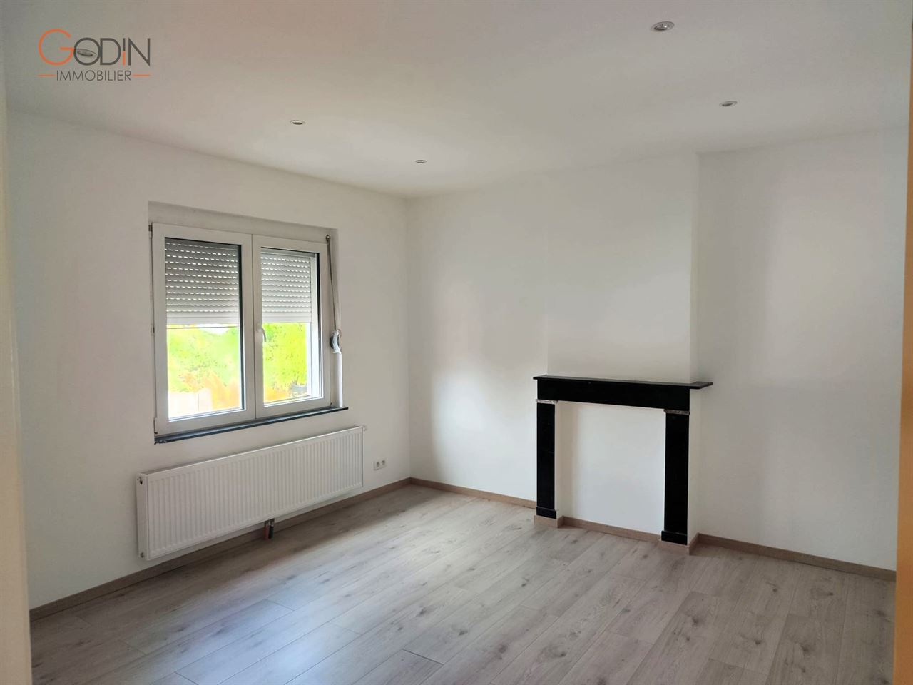 Maison rénovée avec garage et terrasse