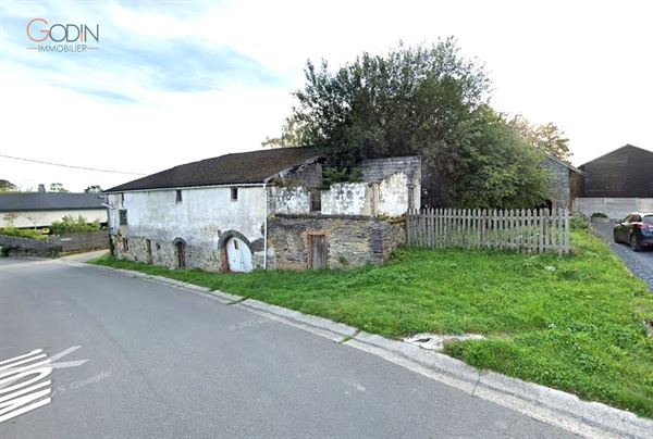 Terrain avec anciennes bâtisses en pierre du pays