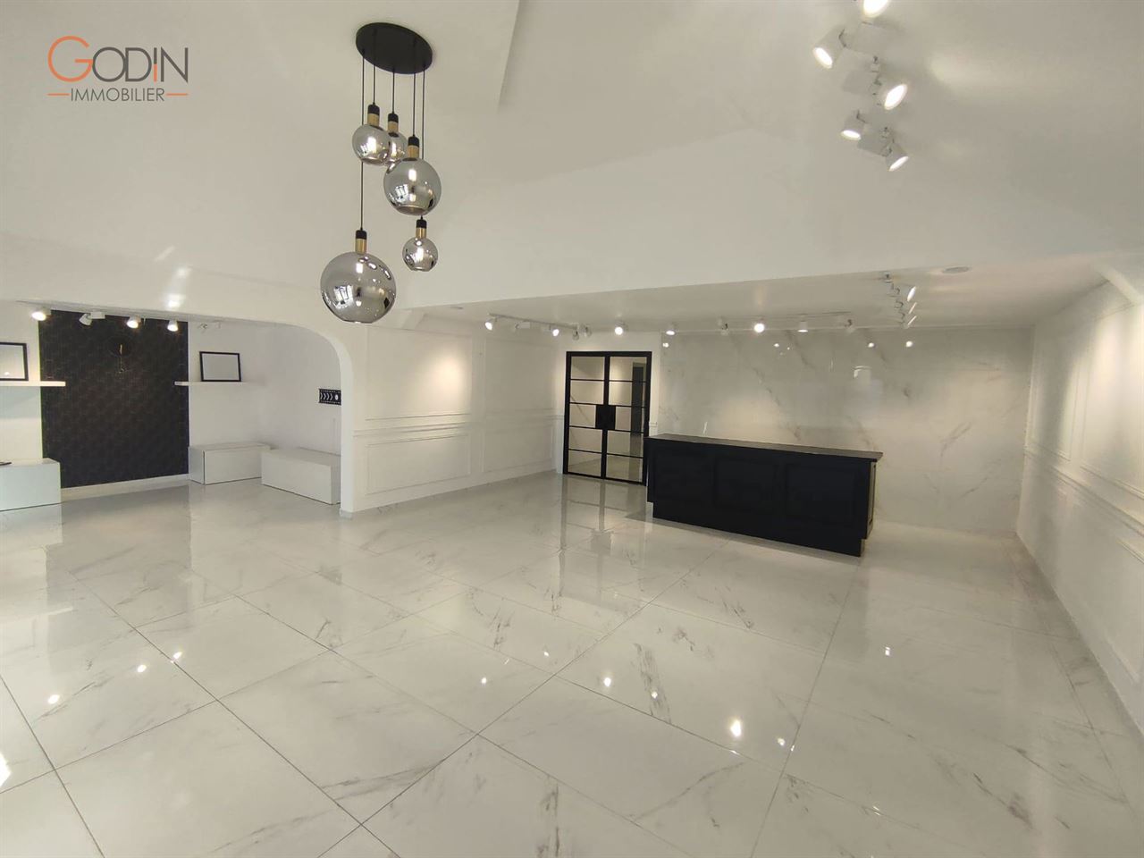 Magnifique bâtiment commercial