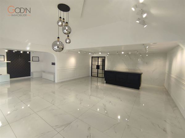 Magnifique bâtiment commercial