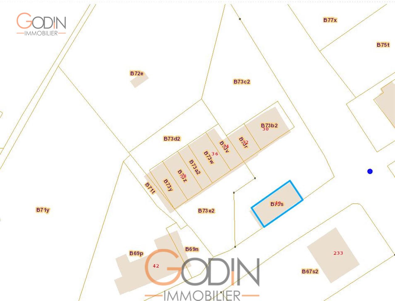 Maison 4 façades, 2 chambres avec jardin et 3 garages.