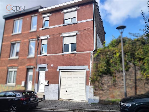 Maison rénovée avec garage et terrasse