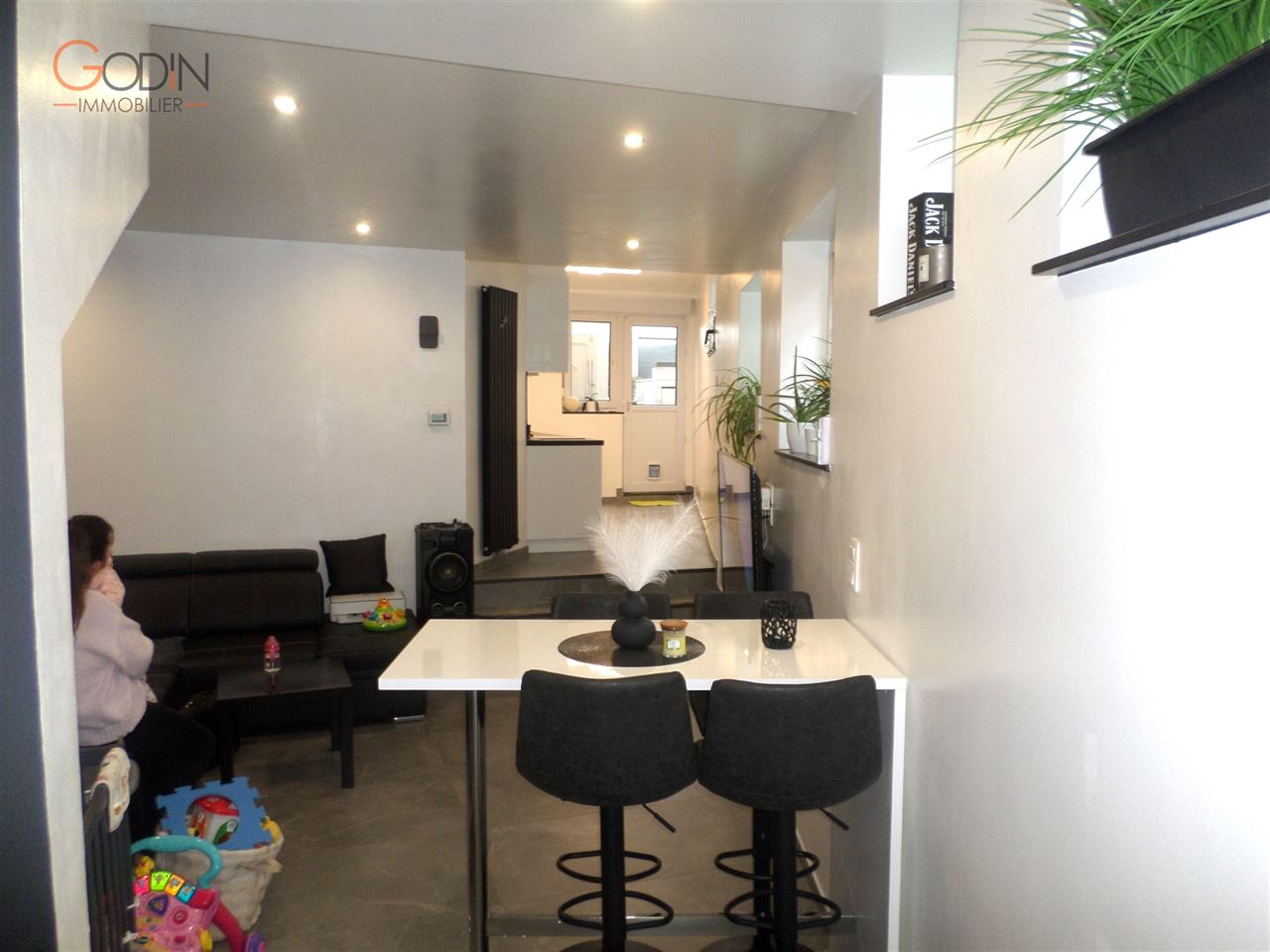 Acceuillante petite maison moderne