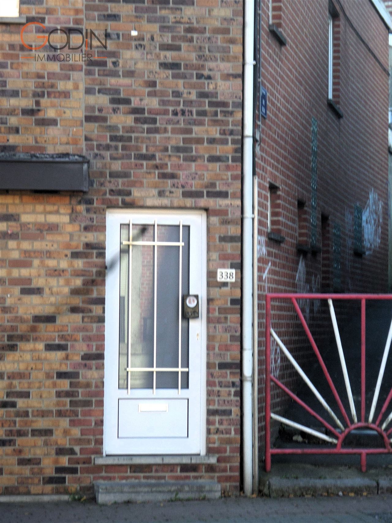 Acceuillante petite maison moderne