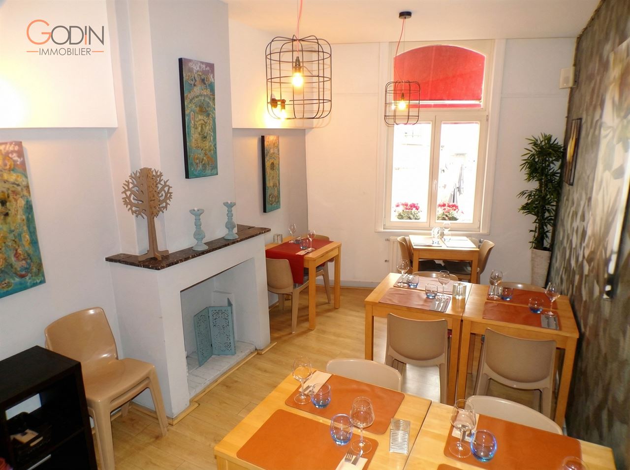 Restaurant avec murs à vendre