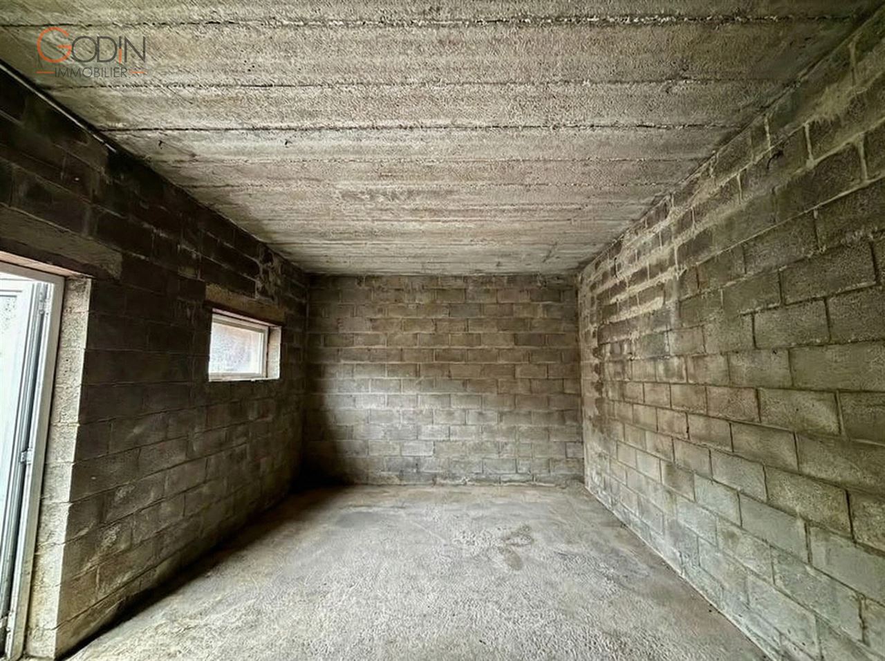 Parking / Garage