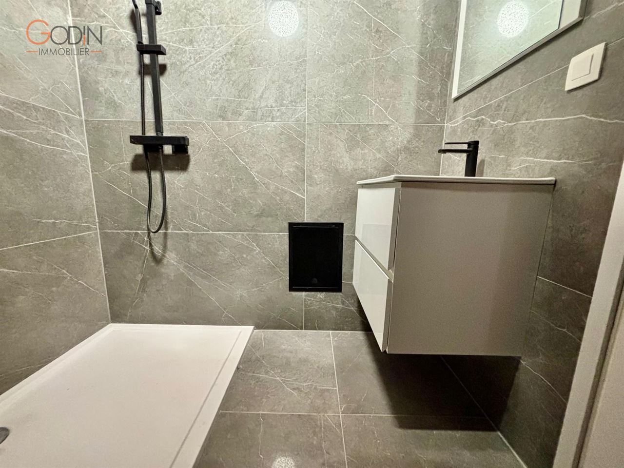 Rez-de-chaussée commercial / bureau