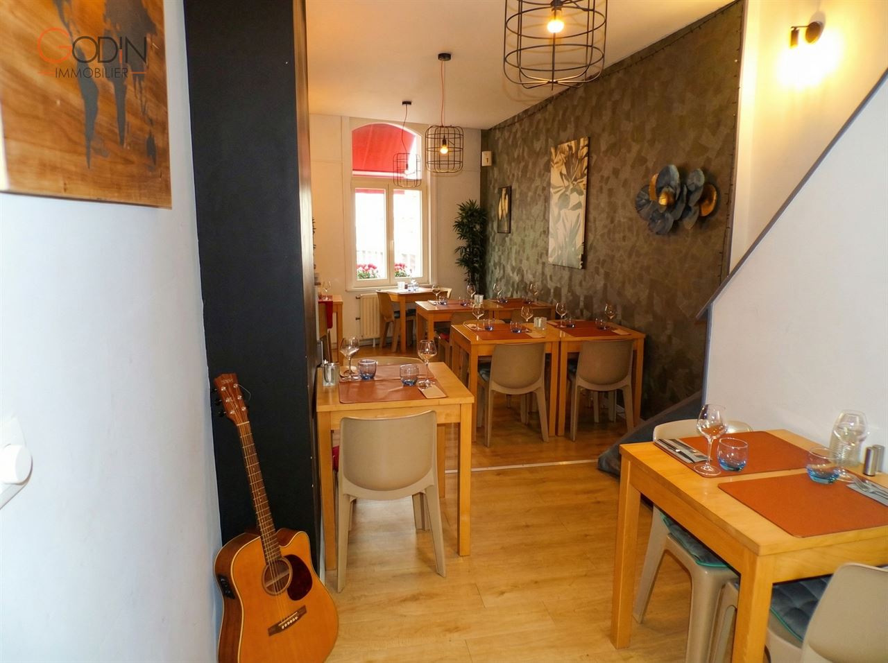Restaurant avec murs à vendre