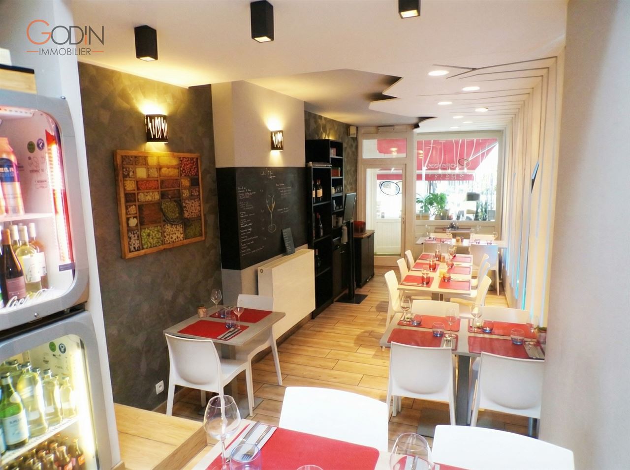 Restaurant avec murs à vendre