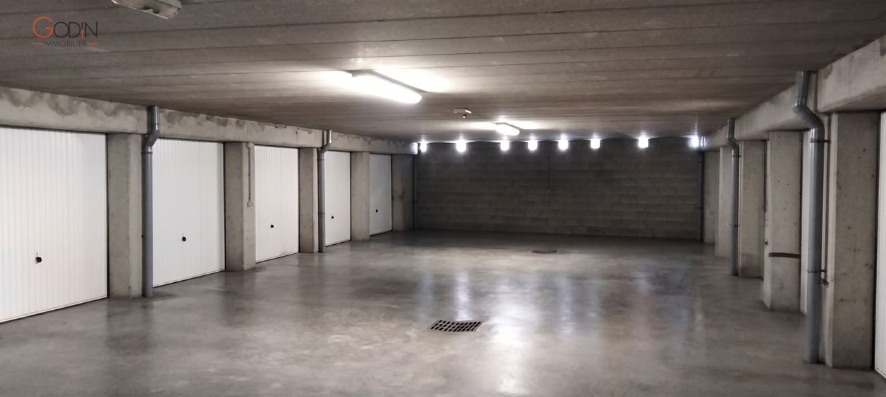 Garage fermé en sous-sol sécurisé