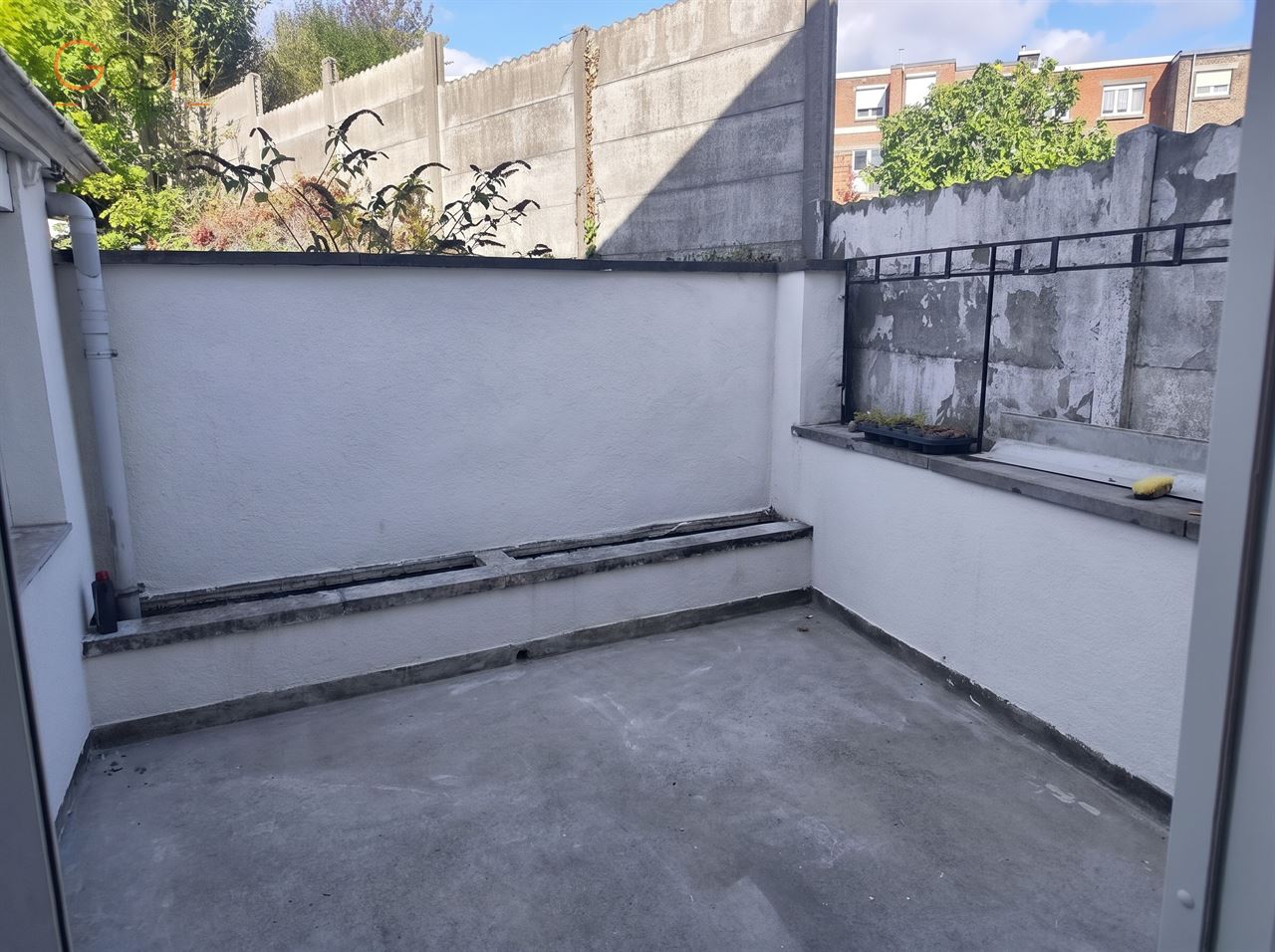 Maison rénovée avec garage et terrasse