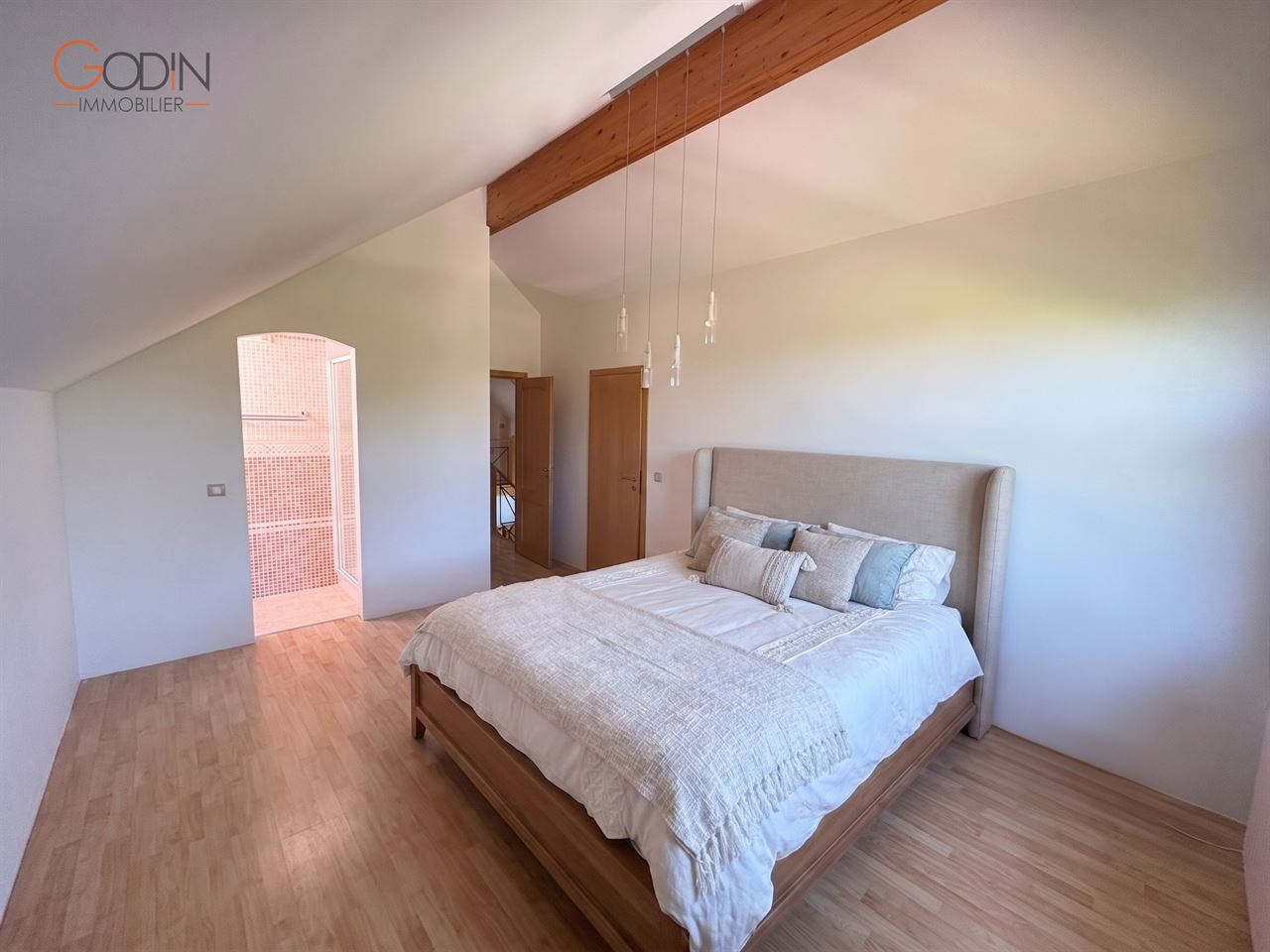 villa 4 chambres avec jardin et garage double