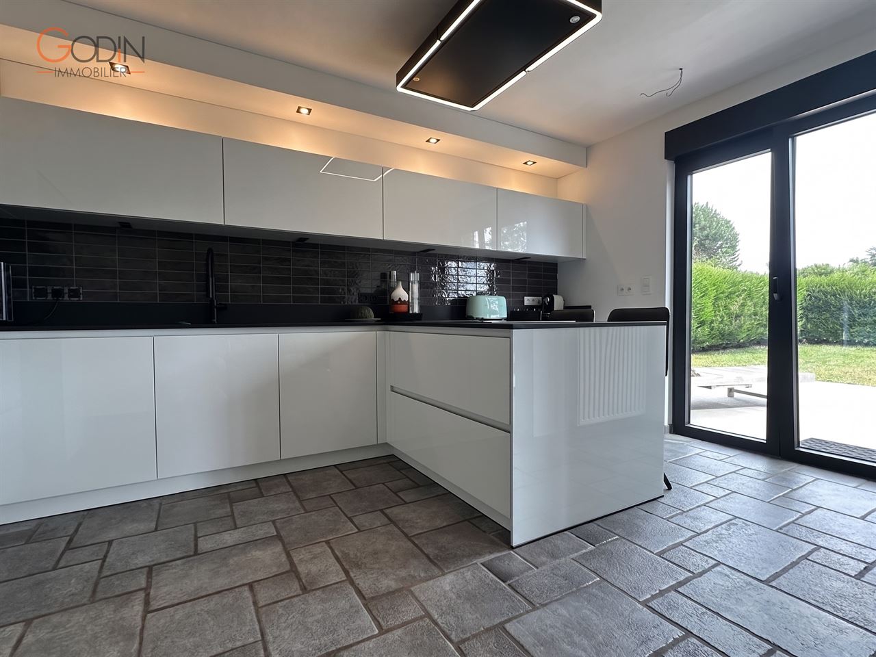 villa 4 chambres avec jardin et garage double