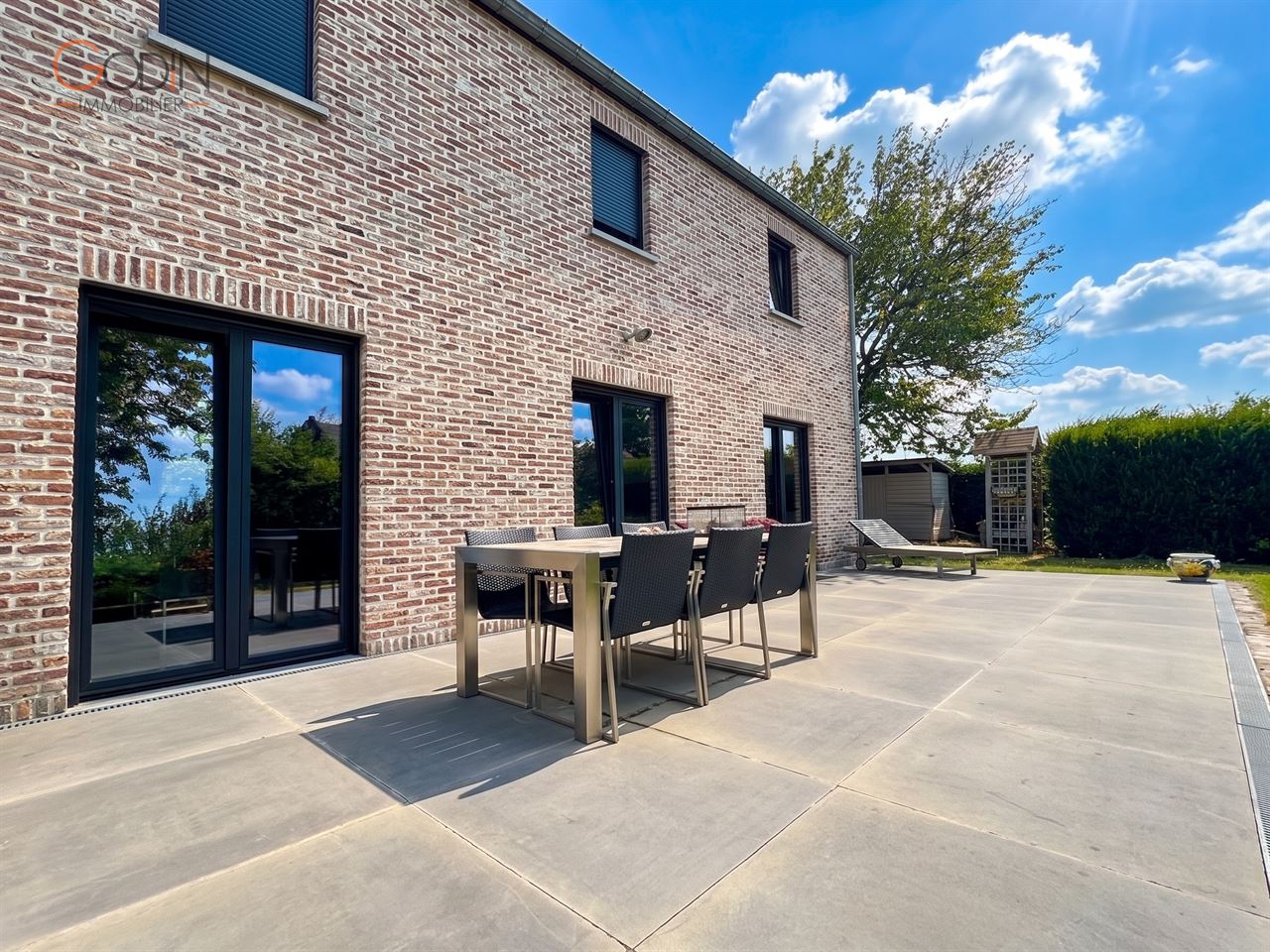 villa 4 chambres avec jardin et garage double
