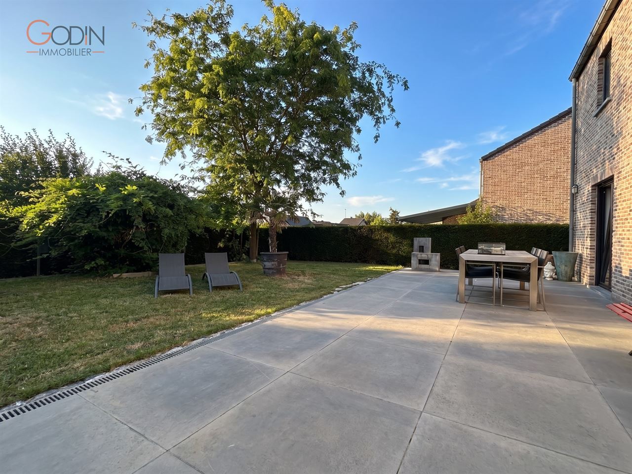 villa 4 chambres avec jardin et garage double