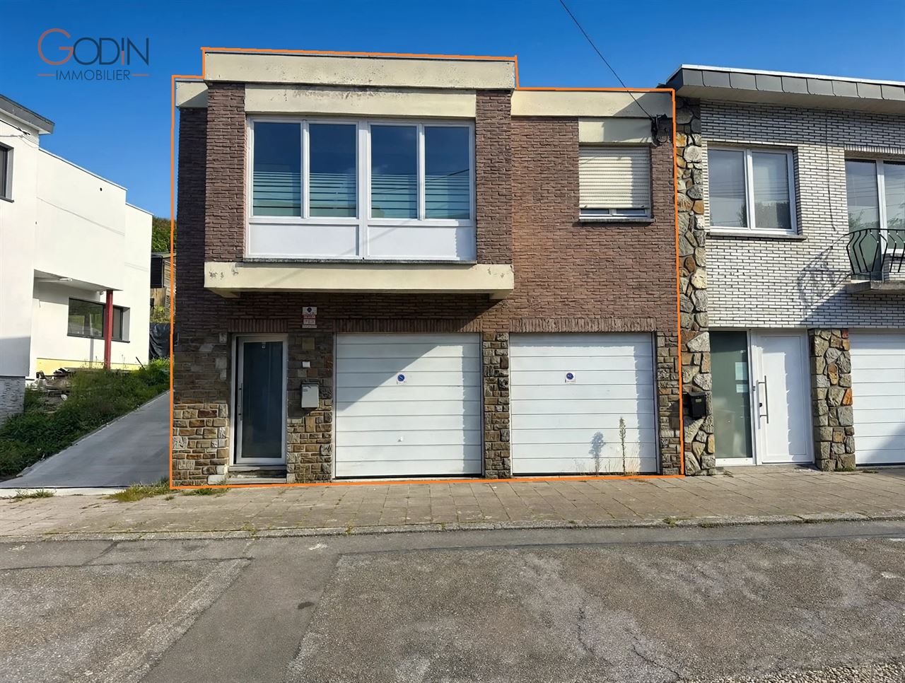 Magnifique maison bel-étage avec garages