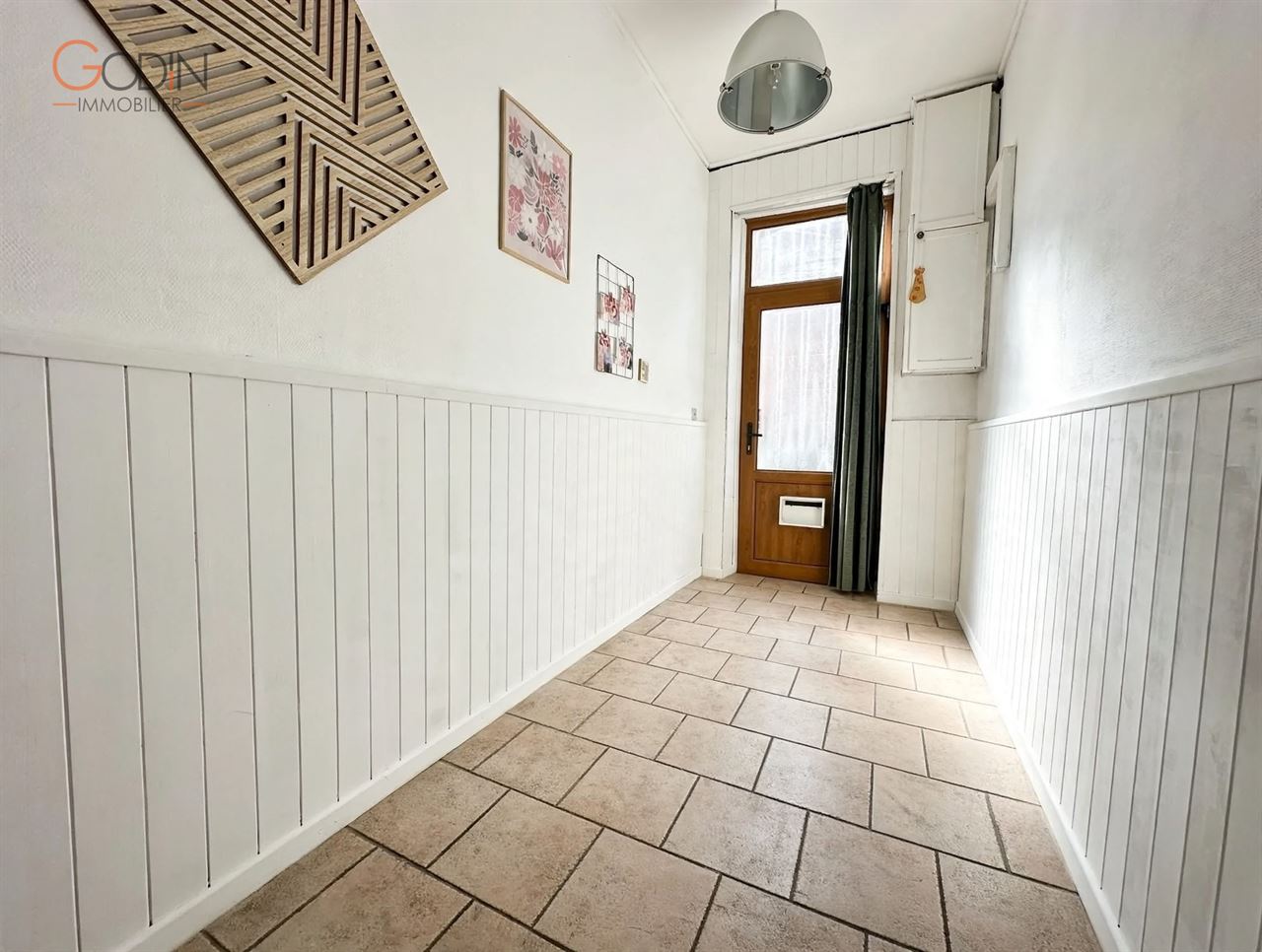 Maison avec jardin, terrasse et parking extérieur constructible