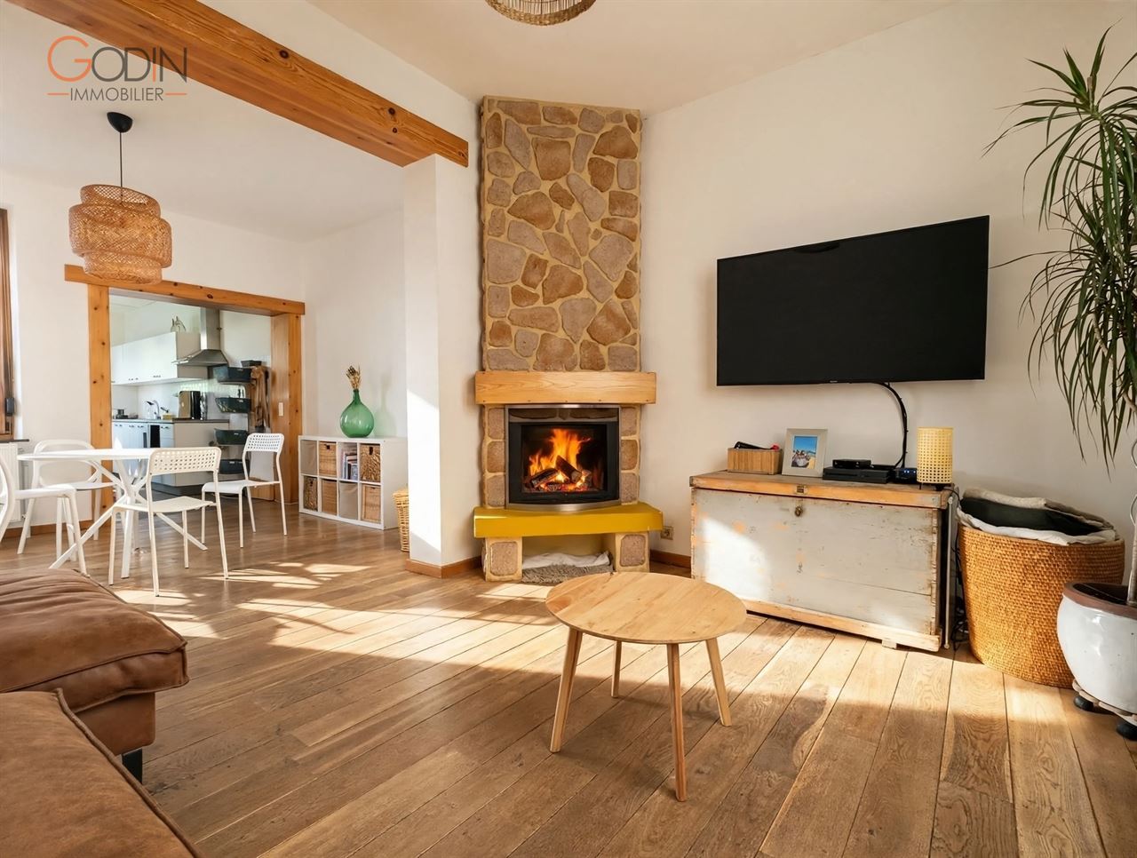 Maison avec jardin, terrasse et parking extérieur constructible