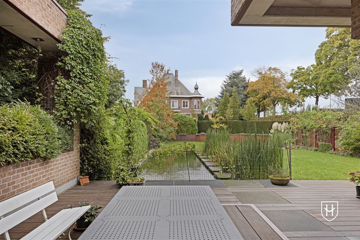 Architecturale villa met zwemvijver op riant perceel