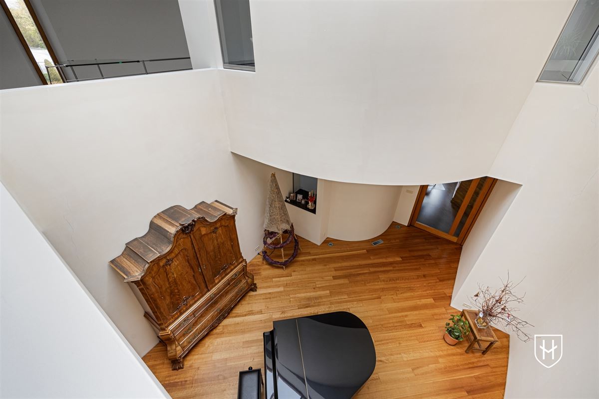 Architecturale villa met zwemvijver op riant perceel