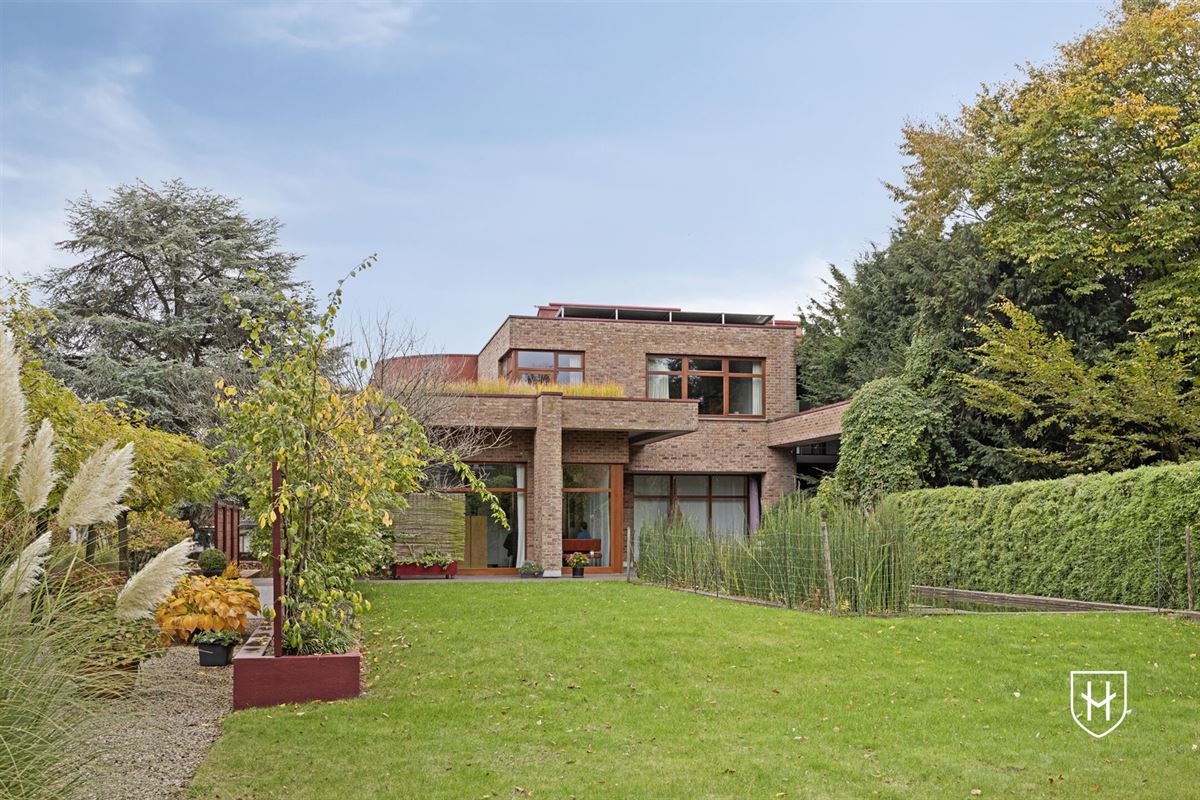 Architecturale villa met zwemvijver op riant perceel