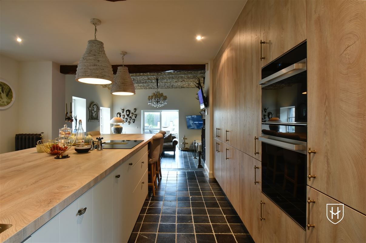 Luxueuze hoeve met schitterende binnenplaats en zwemvijver