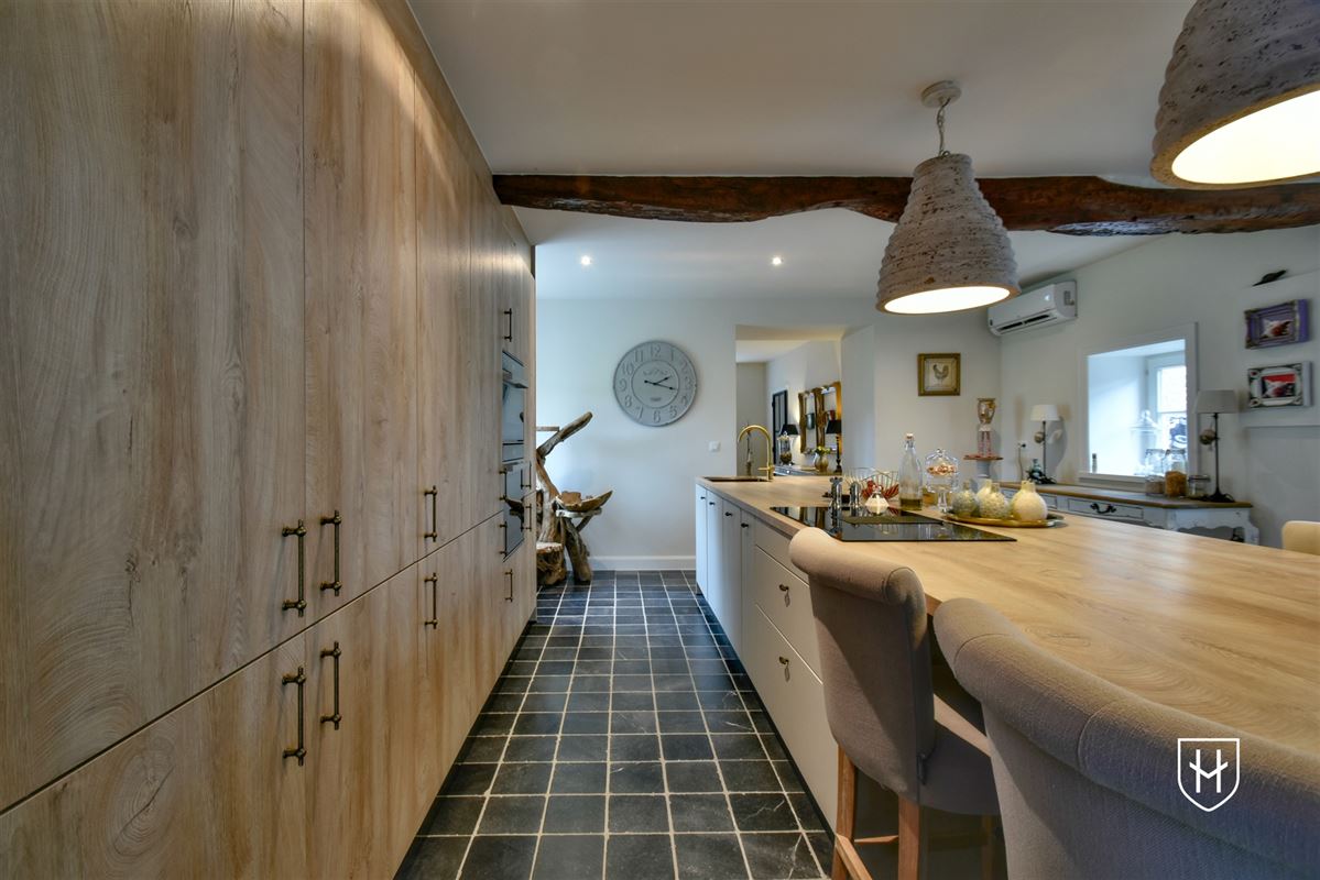 Luxueuze hoeve met schitterende binnenplaats en zwemvijver