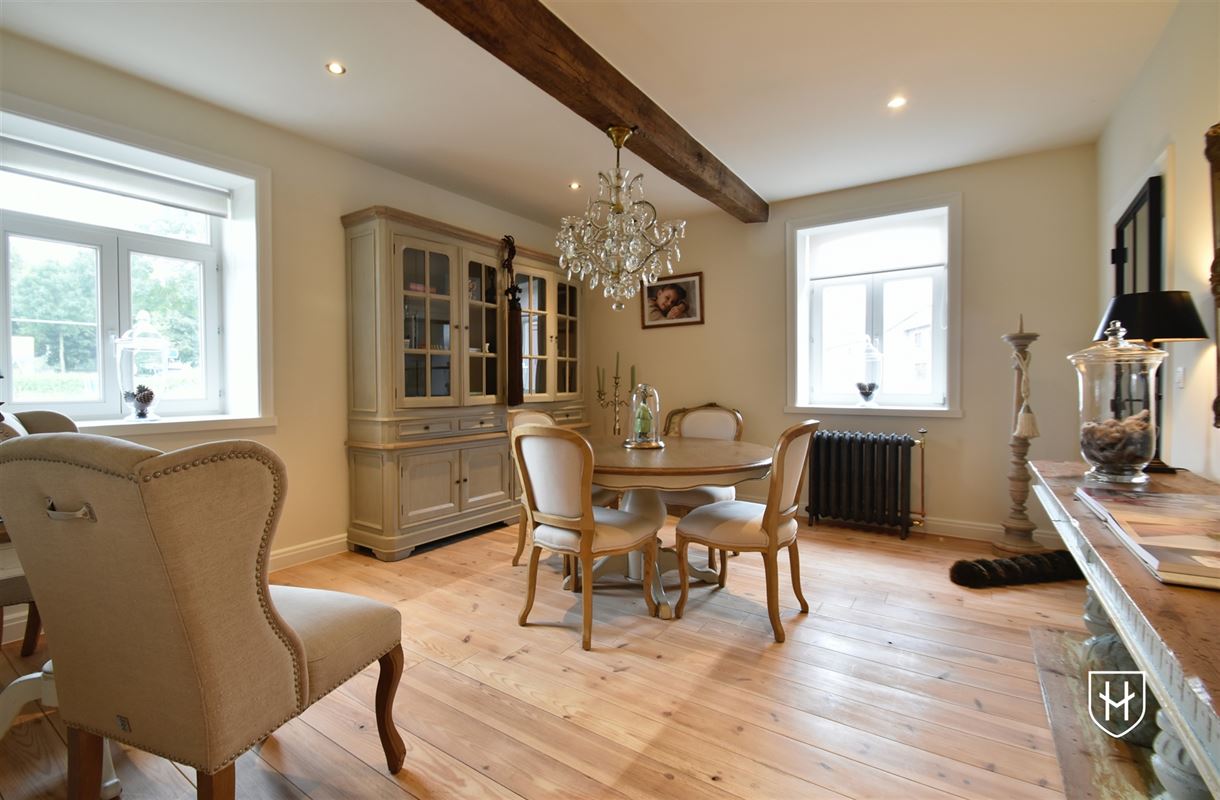 Luxueuze hoeve met schitterende binnenplaats en zwemvijver