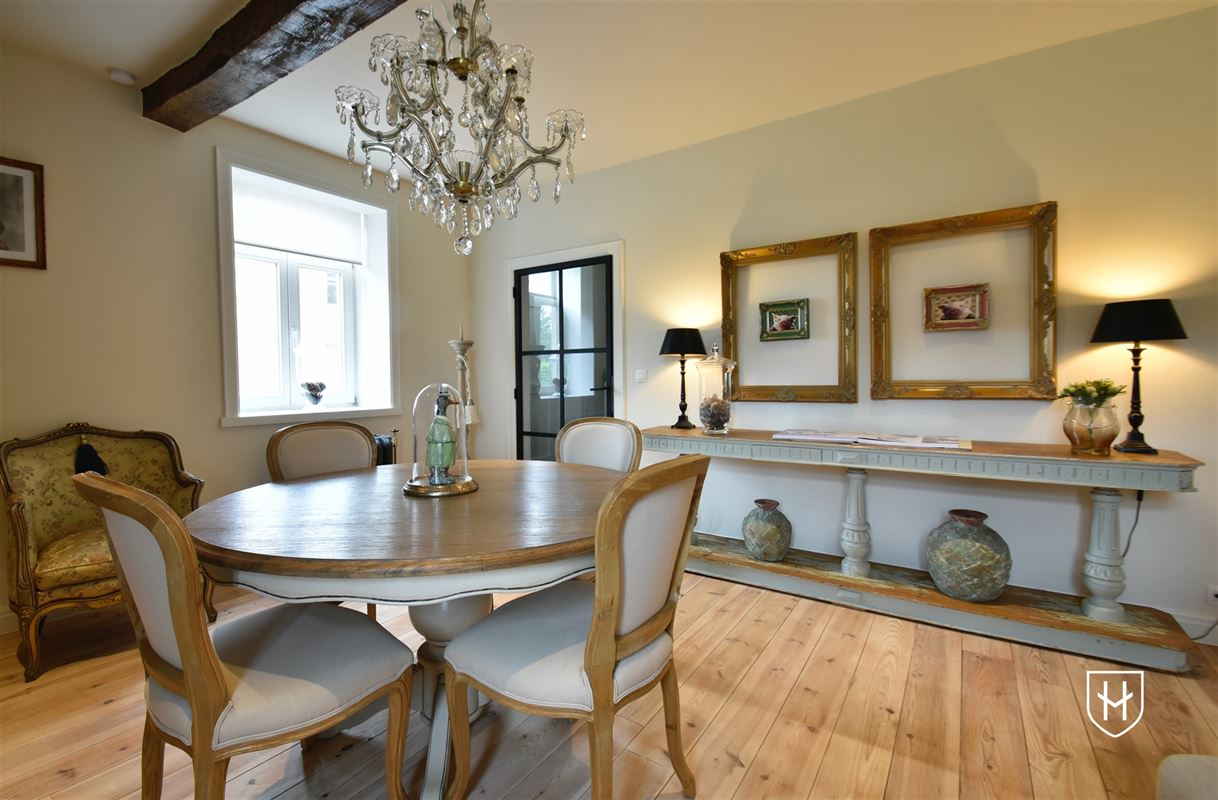 Luxueuze hoeve met schitterende binnenplaats en zwemvijver