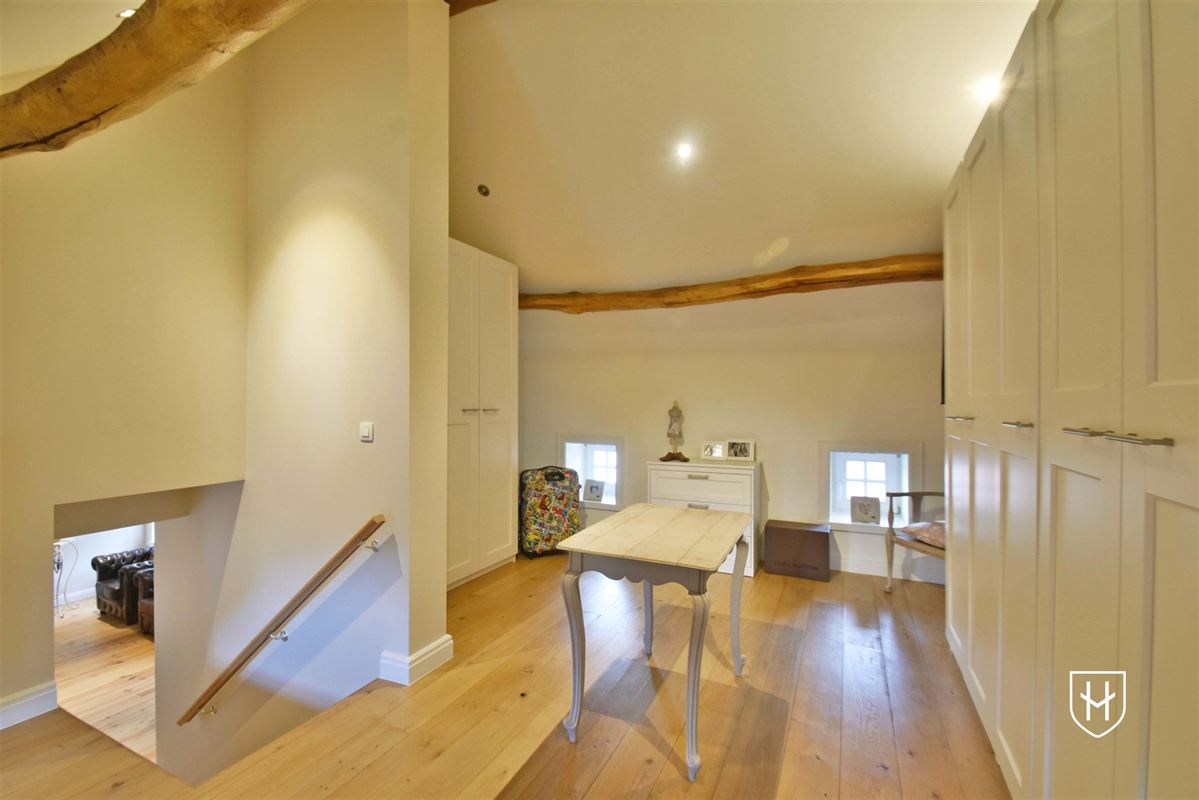 Luxueuze hoeve met schitterende binnenplaats en zwemvijver