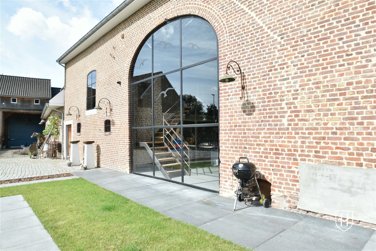 Luxueuze hoeve met schitterende binnenplaats, riante bijgebouwen en zwemvijver op een idyllische, natuurrijke locatie te Tongeren