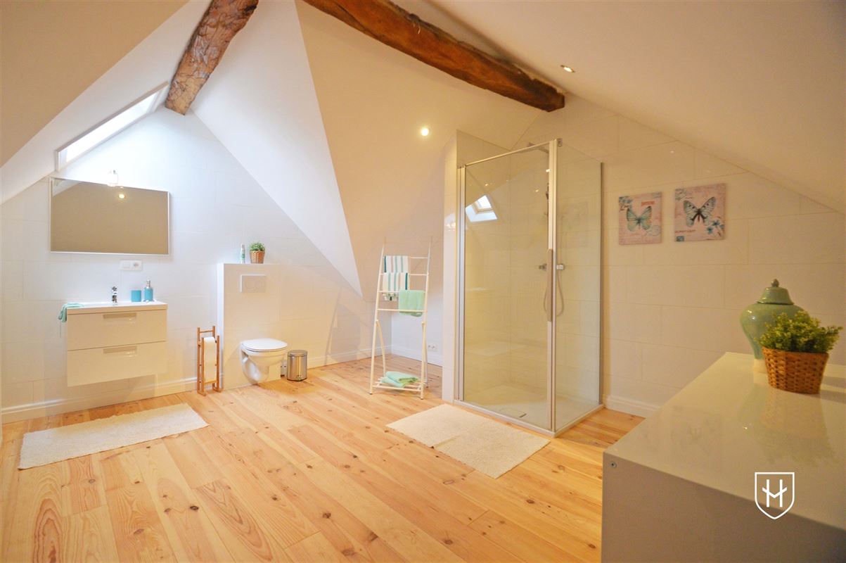 Luxueuze hoeve met schitterende binnenplaats en zwemvijver