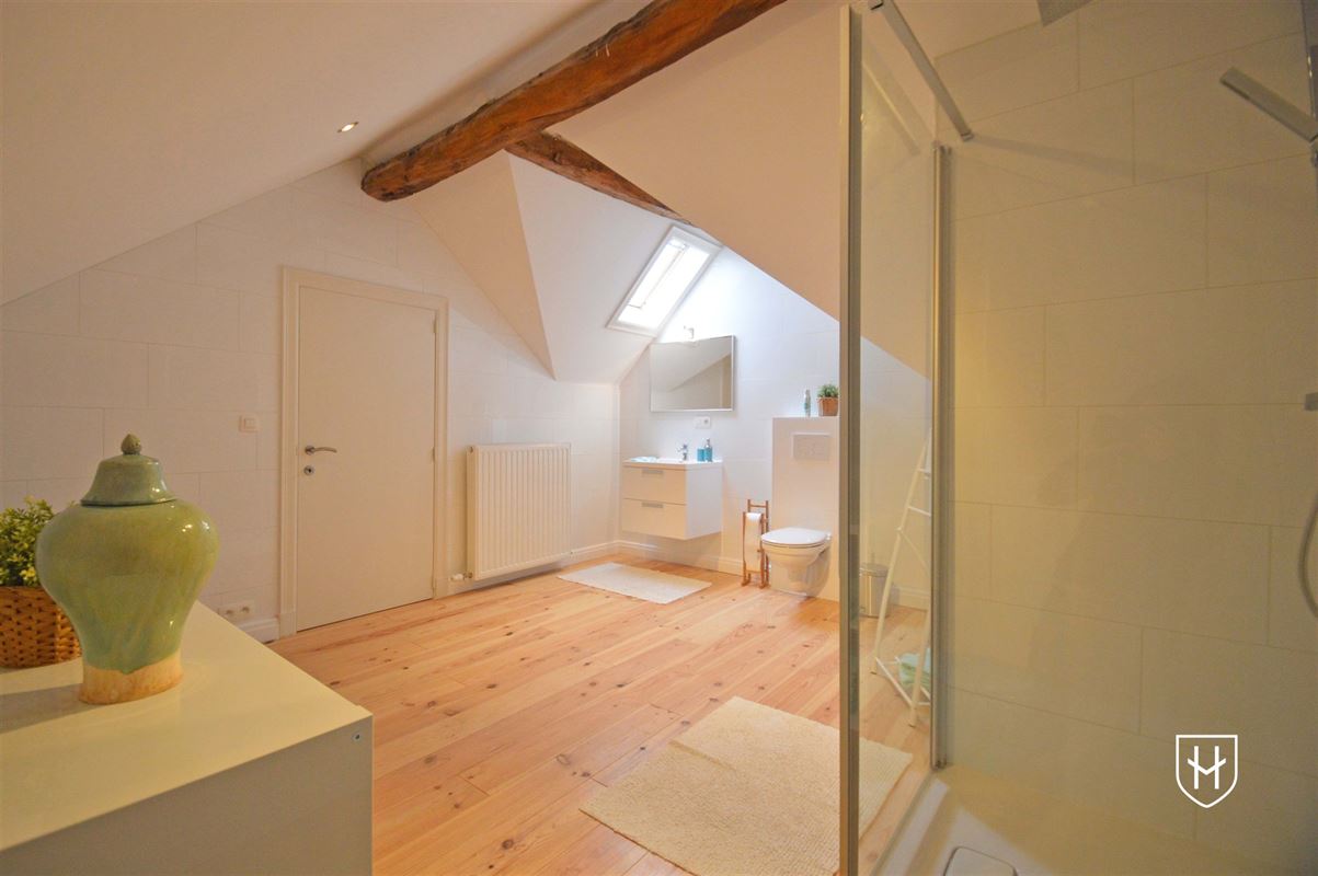 Luxueuze hoeve met schitterende binnenplaats en zwemvijver