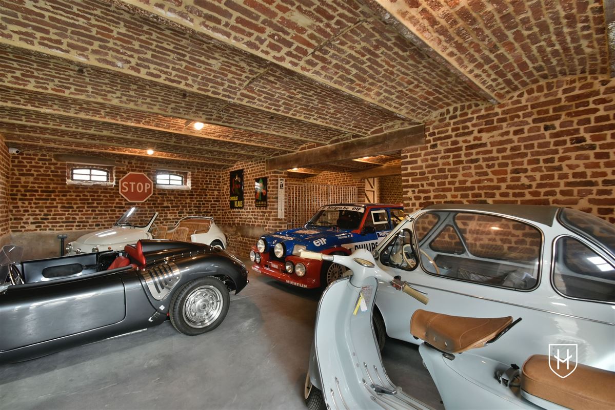 Luxueuze hoeve met schitterende binnenplaats en zwemvijver