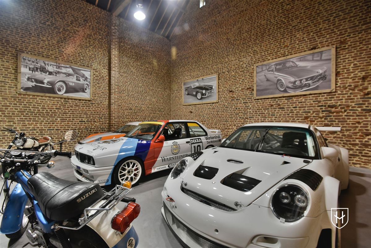 Luxueuze hoeve met schitterende binnenplaats en zwemvijver