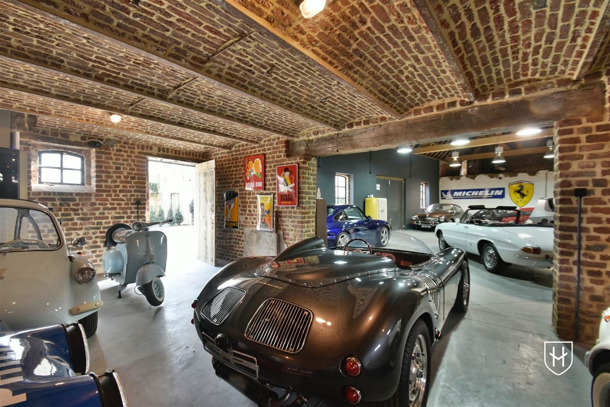 Luxueuze hoeve met schitterende binnenplaats en zwemvijver