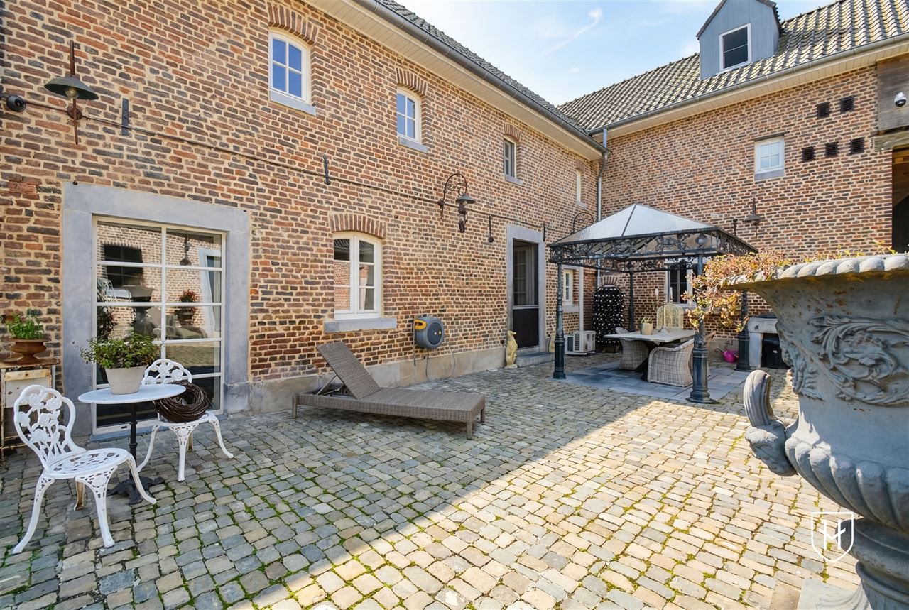 Luxueuze hoeve met schitterende binnenplaats, riante bijgebouwen en zwemvijver op een idyllische, natuurrijke locatie te Tongeren