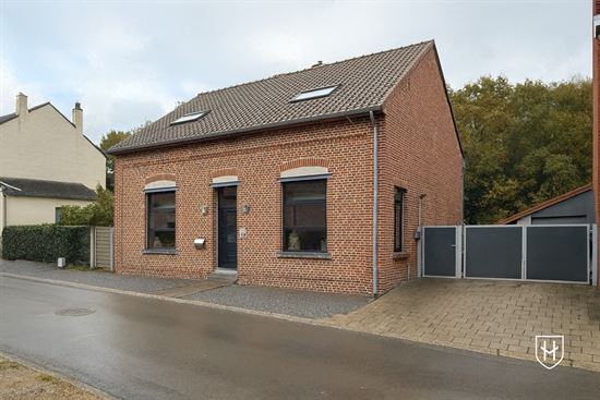 Charmante woning met garage, bosrijk gelegen te Genk