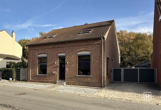 Charmante woning met garage, bosrijk gelegen te Genk