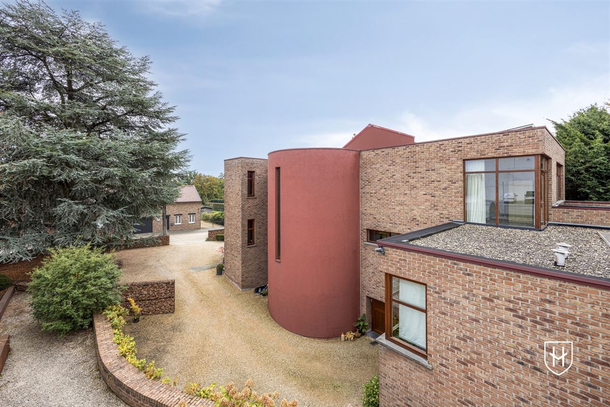 Architecturale villa met zwemvijver op riant perceel