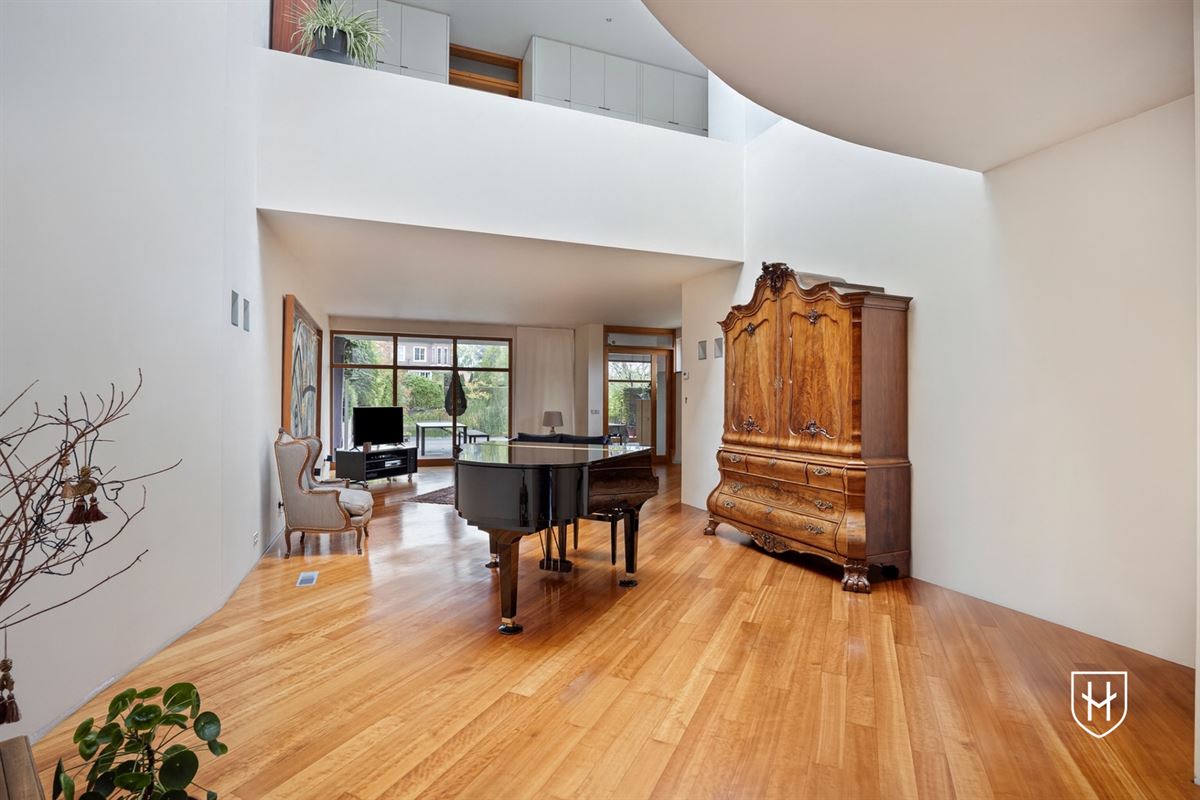 Architecturale villa met zwemvijver op riant perceel