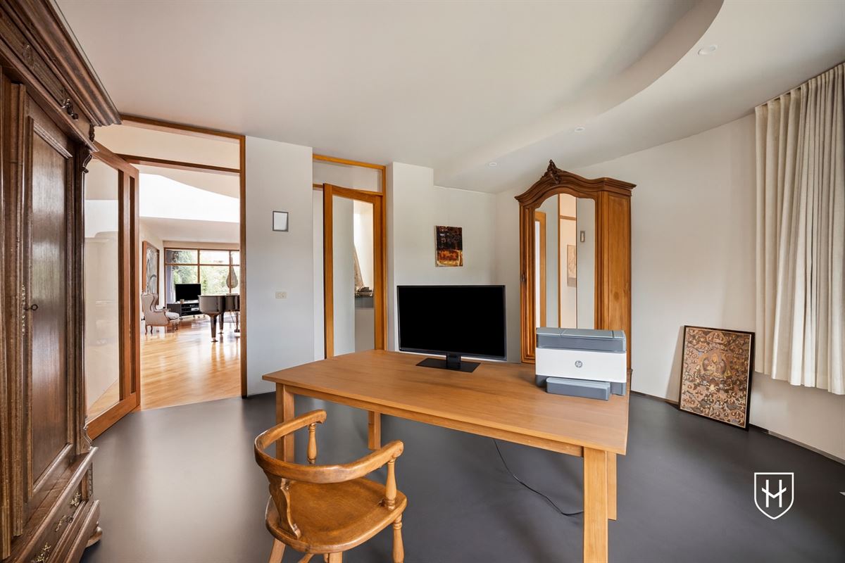 Architecturale villa met zwemvijver op riant perceel